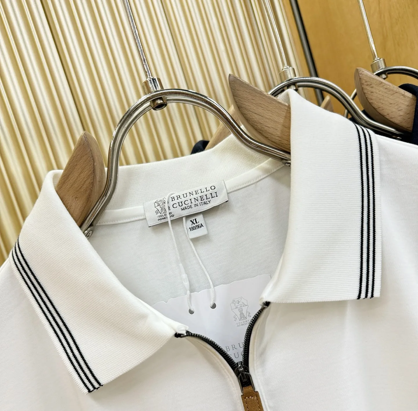 , BC Bruti's 2026 spring and summer New Arrival first counter, the latest New Arrival lapel short sleeves, mercerized cotton fabric, Premium customization, avant-garde and fashionable design! The brand logo is designed with heavy craftsmanship. It feels soft. It is comfortable to wear. It has exquisite counter-level stitching. It has fine workmanship. The upper body effect is incomparably handsome! A must-have item for a stylish man! Sizes:M-4XL